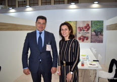 Tomás Pérez y Rocío Vázquez, en el stand de El Común, empresa de Cáceres productora y comercializadora de castañas.